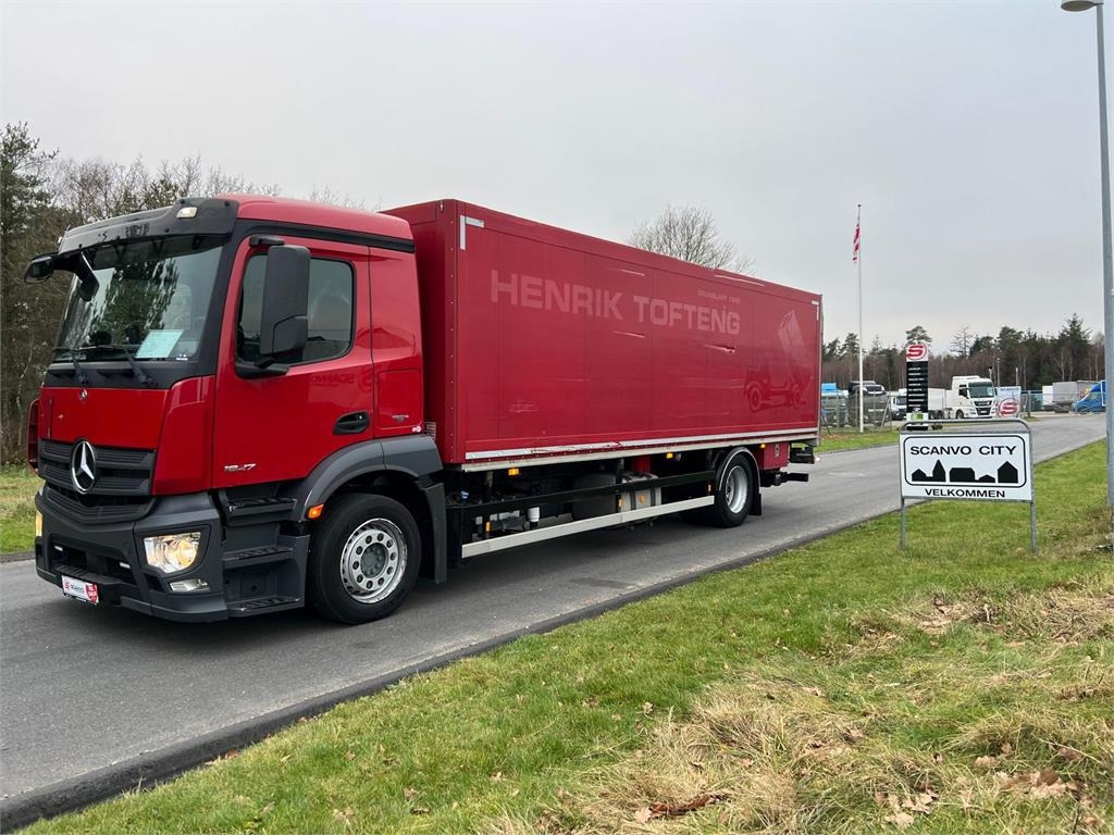 Mercedes-Benz Antos 1827 LnR  - Camión caja cerrada: foto 1 Mercedes-Benz Antos 1827 LnR  - Camión caja cerrada: foto 1