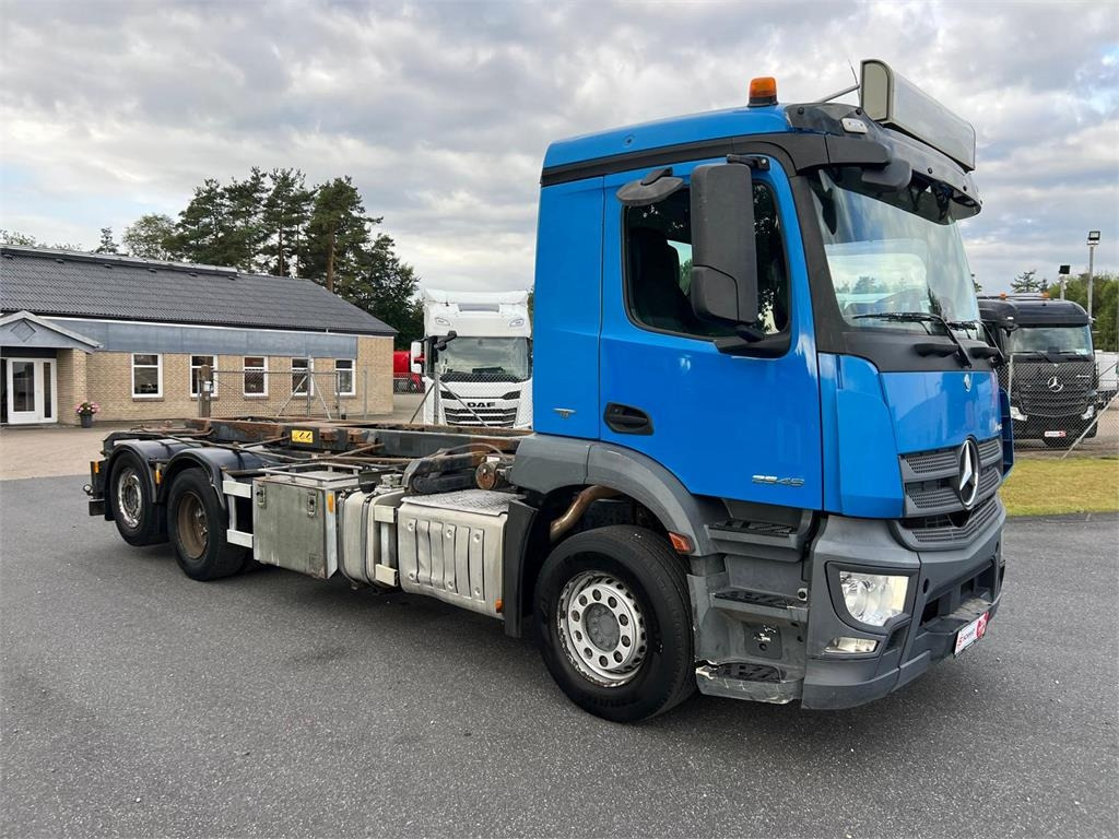 Mercedes-Benz Antos 2546 L  - Camión portacontenedor de cadenas: foto 3 Mercedes-Benz Antos 2546 L  - Camión portacontenedor de cadenas: foto 3