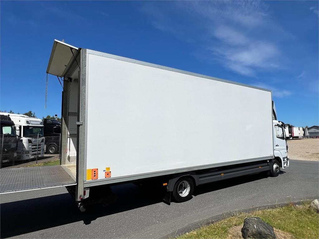 Mercedes-Benz Atego 1224 LnR  - Camión caja cerrada: foto 3 Mercedes-Benz Atego 1224 LnR  - Camión caja cerrada: foto 3