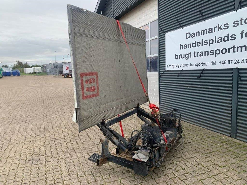 Palfinger 1000kg lodretstående - Trampilla elevadora: foto 2 Palfinger 1000kg lodretstående - Trampilla elevadora: foto 2