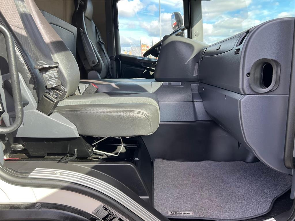 Scania P280 LB 6x2*4 MLB - 24 pallets  - Camión lona: foto 4 Scania P280 LB 6x2*4 MLB - 24 pallets  - Camión lona: foto 4