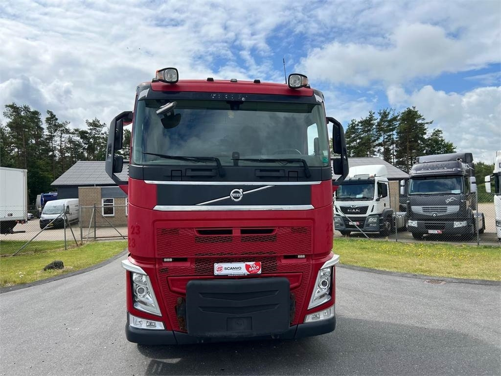 Volvo FH500 8x4 Tridempucher - Camión portacontenedor de cadenas: foto 3 Volvo FH500 8x4 Tridempucher - Camión portacontenedor de cadenas: foto 3