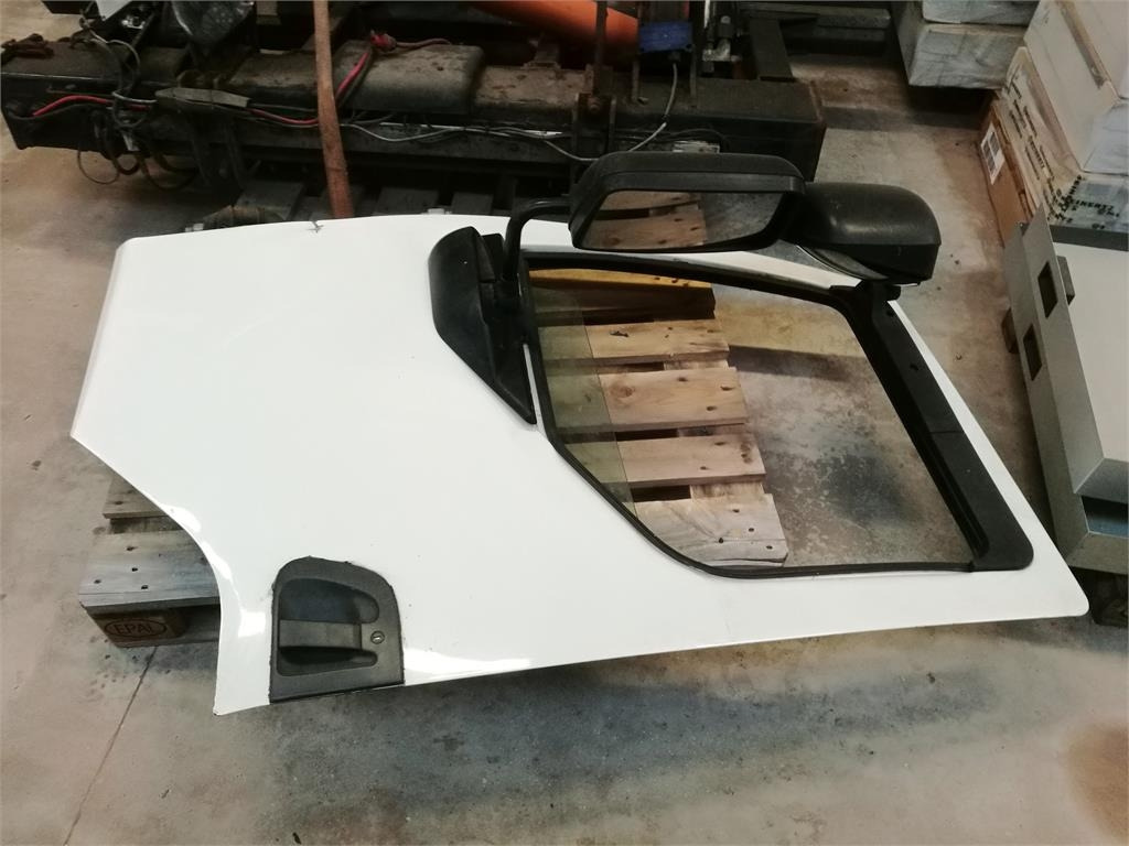 Volvo Fører dør til Volvo FE - Puerta y piezas para Camión: foto 2 Volvo Fører dør til Volvo FE - Puerta y piezas para Camión: foto 2
