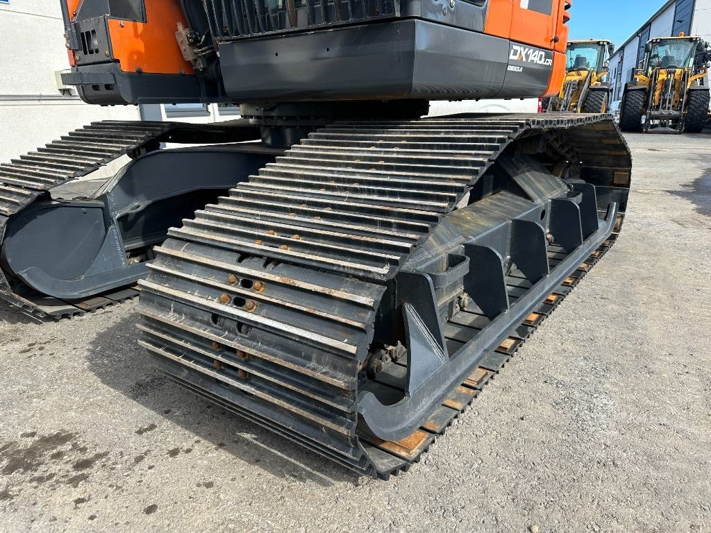 Excavadora de cadenas Doosan DX 140 LCR-5 metsäalusta: foto 8