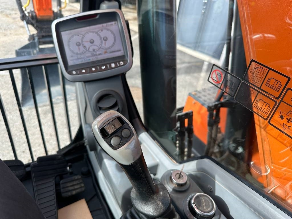 Excavadora de cadenas Doosan DX 140 LCR-5 metsäalusta: foto 18
