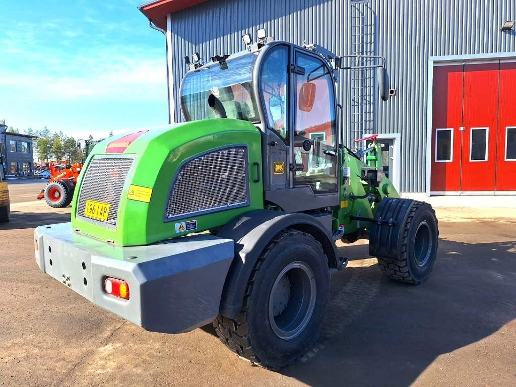 Greenmaster 825 PIIKIT, KAUHA JA HIEKOITIN - Cargadora de ruedas: foto 4 Greenmaster 825 PIIKIT, KAUHA JA HIEKOITIN - Cargadora de ruedas: foto 4