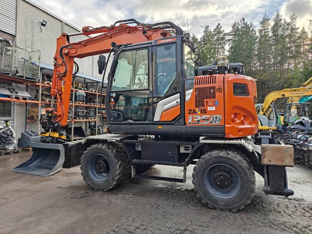 Hitachi ZX135W-7 VARUSTELTU - Excavadora de ruedas: foto 2 Hitachi ZX135W-7 VARUSTELTU - Excavadora de ruedas: foto 2