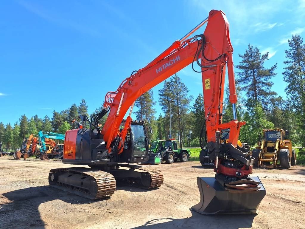 Leasing para Hitachi ZX225USLC-5 PYÖRITTÄJÄ+PIHDIT YM.  Hitachi ZX225USLC-5 PYÖRITTÄJÄ+PIHDIT YM.: foto 6
