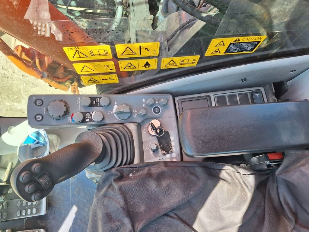Leasing para Hitachi ZX225USLC-5 PYÖRITTÄJÄ+PIHDIT YM.  Hitachi ZX225USLC-5 PYÖRITTÄJÄ+PIHDIT YM.: foto 13