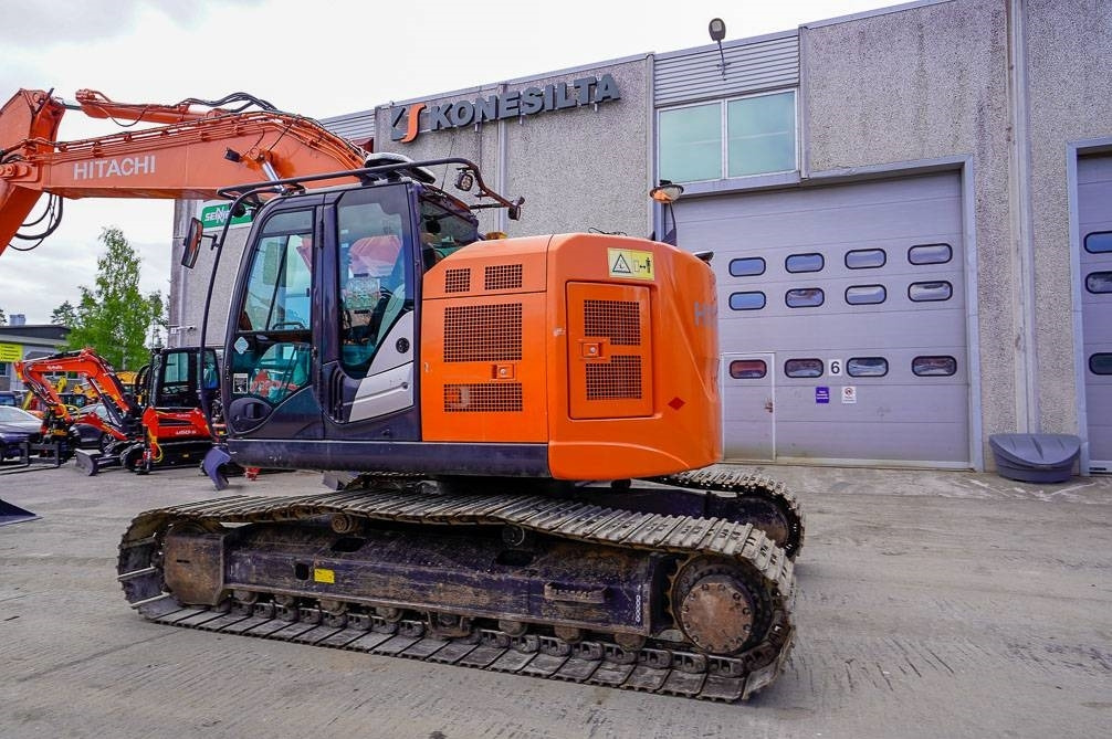 Hitachi ZX225USLC-5B MARTTIINILLA - Excavadora de cadenas: foto 2 Hitachi ZX225USLC-5B MARTTIINILLA - Excavadora de cadenas: foto 2