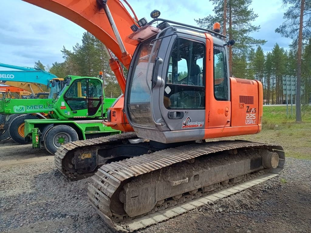 Hitachi ZX225USR KALLISTAJALLA - Excavadora de cadenas: foto 2 Hitachi ZX225USR KALLISTAJALLA - Excavadora de cadenas: foto 2