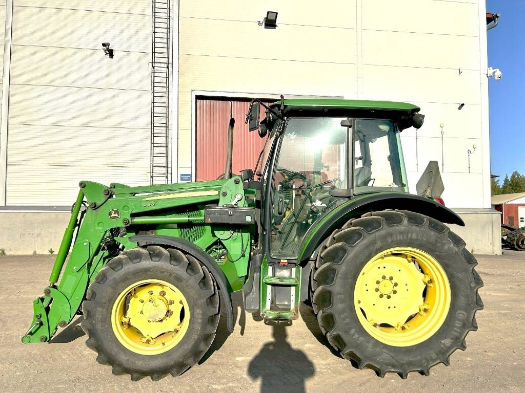 John Deere MYYTY!!SOLD!! 5100M ETUKUORMAAJALLA - Tractor: foto 2 John Deere MYYTY!!SOLD!! 5100M ETUKUORMAAJALLA - Tractor: foto 2