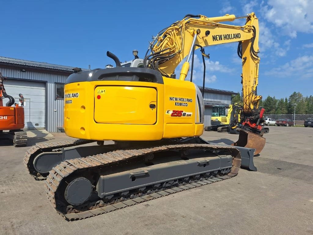 New Holland E235BSRLC PYÖRITTÄJÄLLÄ - Excavadora de cadenas: foto 4 New Holland E235BSRLC PYÖRITTÄJÄLLÄ - Excavadora de cadenas: foto 4