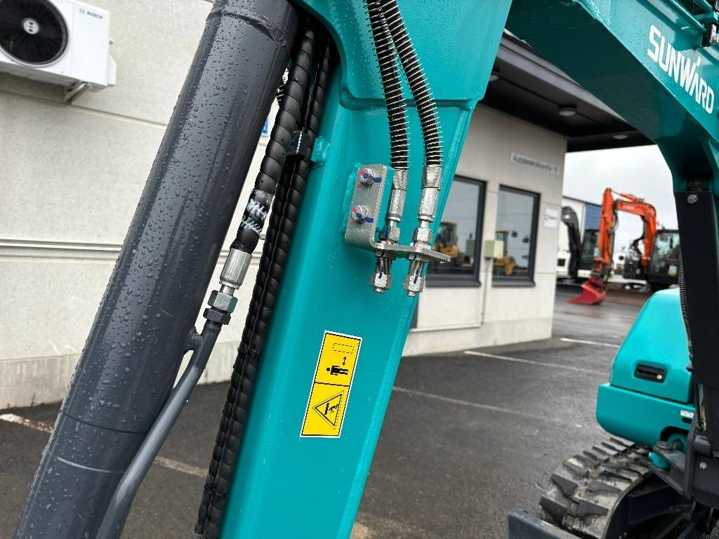 Miniexcavadora Sunward SWE25F KUIN UUSI: foto 10
