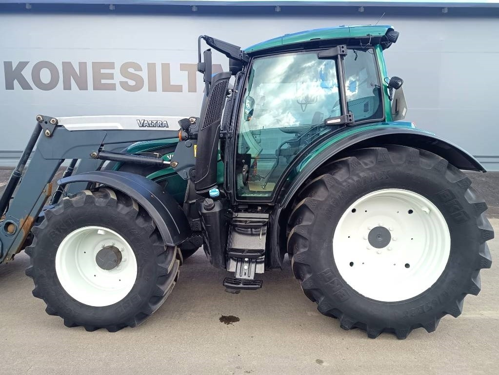 Valtra N174 VERSU ETUKUORMAAJALLA - Tractor: foto 2 Valtra N174 VERSU ETUKUORMAAJALLA - Tractor: foto 2