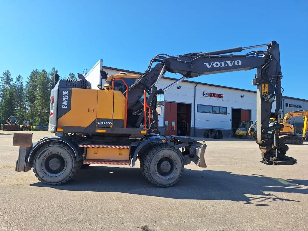Volvo EWR150E PYÖRITTÄJÄLLÄ - Excavadora de ruedas: foto 2 Volvo EWR150E PYÖRITTÄJÄLLÄ - Excavadora de ruedas: foto 2