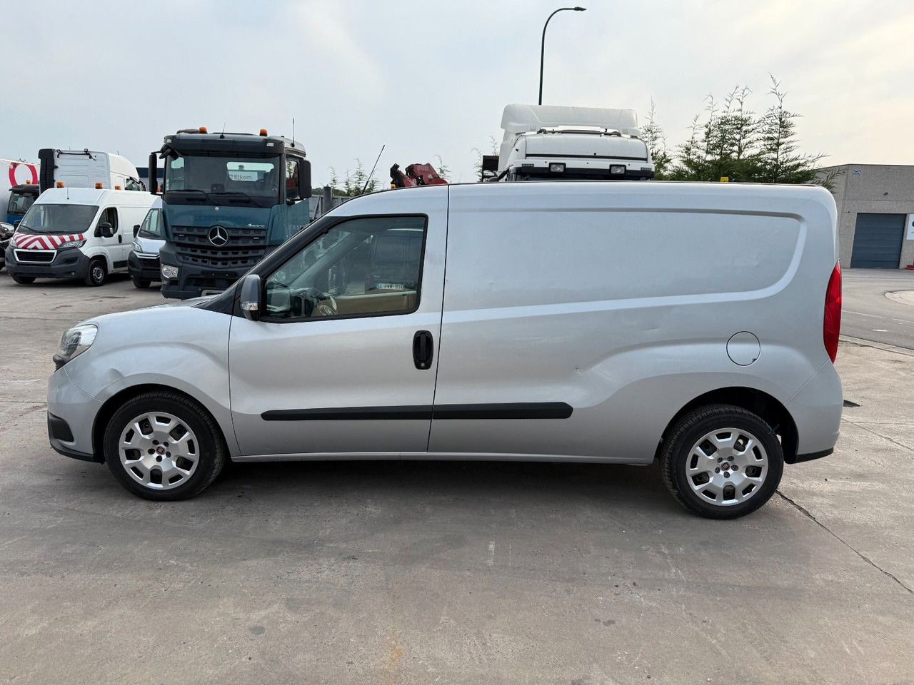 Fiat Doblo Maxi. 1.6 Klima. Navi. Tempomat - Furgoneta pequeña: foto 2 Fiat Doblo Maxi. 1.6 Klima. Navi. Tempomat - Furgoneta pequeña: foto 2