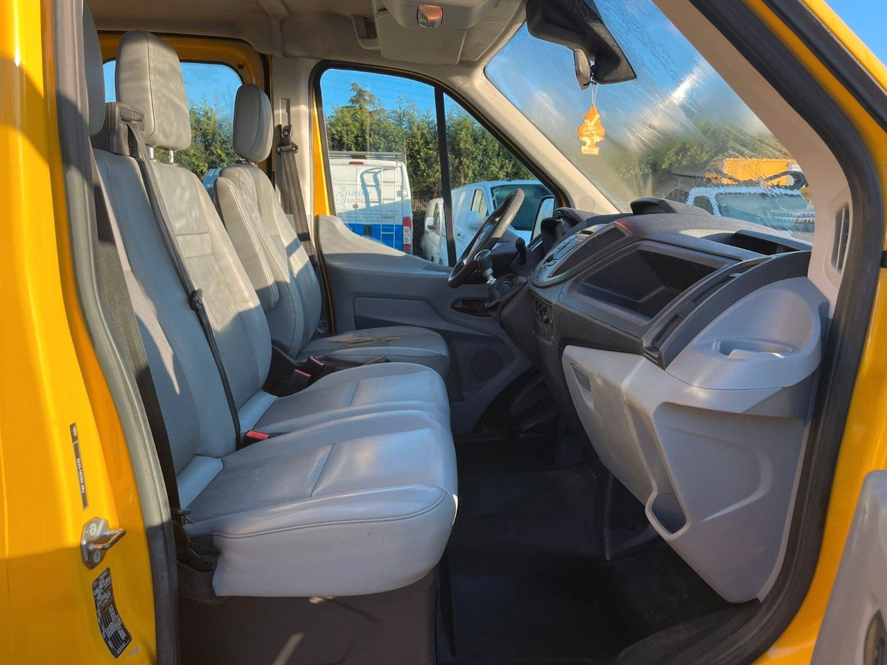 Ford Transit 2.2TDCI. Doka 7 Sitze. ALU pritsche. - Furgoneta caja abierta, Furgoneta combi: foto 4 Ford Transit 2.2TDCI. Doka 7 Sitze. ALU pritsche. - Furgoneta caja abierta, Furgoneta combi: foto 4