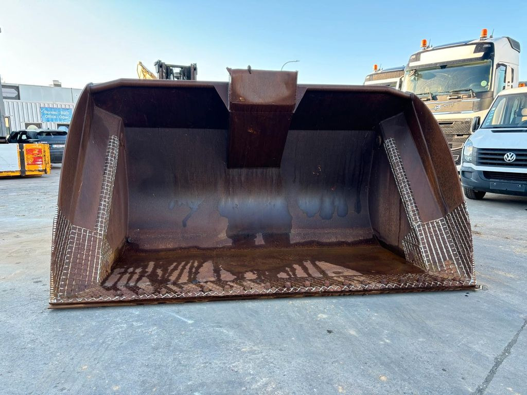 Liebherr L574 - L580. Kippschaufel 5m3. - Cazo cargador para Maquinaria de construcción: foto 1 Liebherr L574 - L580. Kippschaufel 5m3. - Cazo cargador para Maquinaria de construcción: foto 1