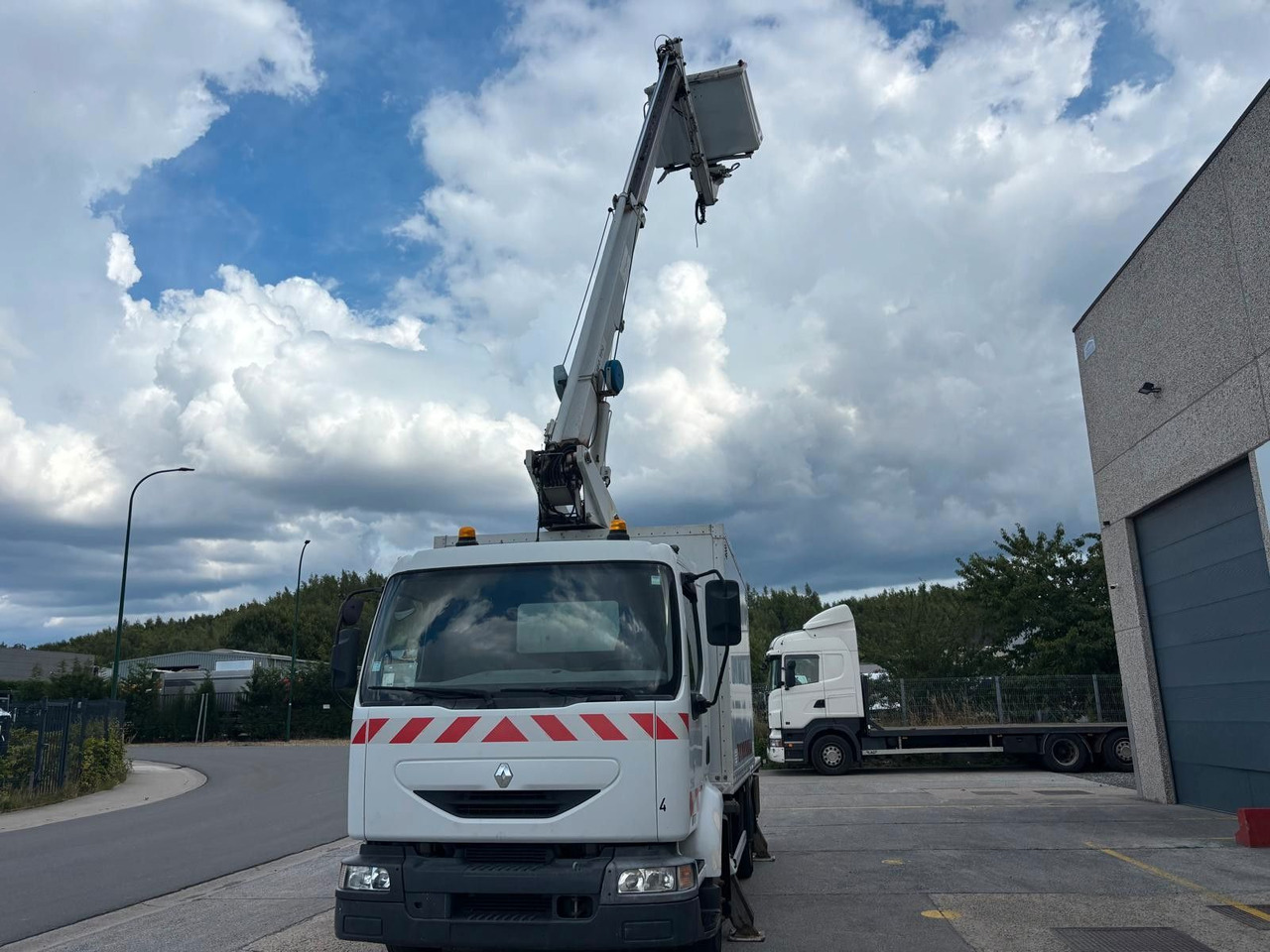 Renault Midlum 220dCi. Hubarbeitsbühne 16m. - Camión con plataforma elevadora: foto 5 Renault Midlum 220dCi. Hubarbeitsbühne 16m. - Camión con plataforma elevadora: foto 5