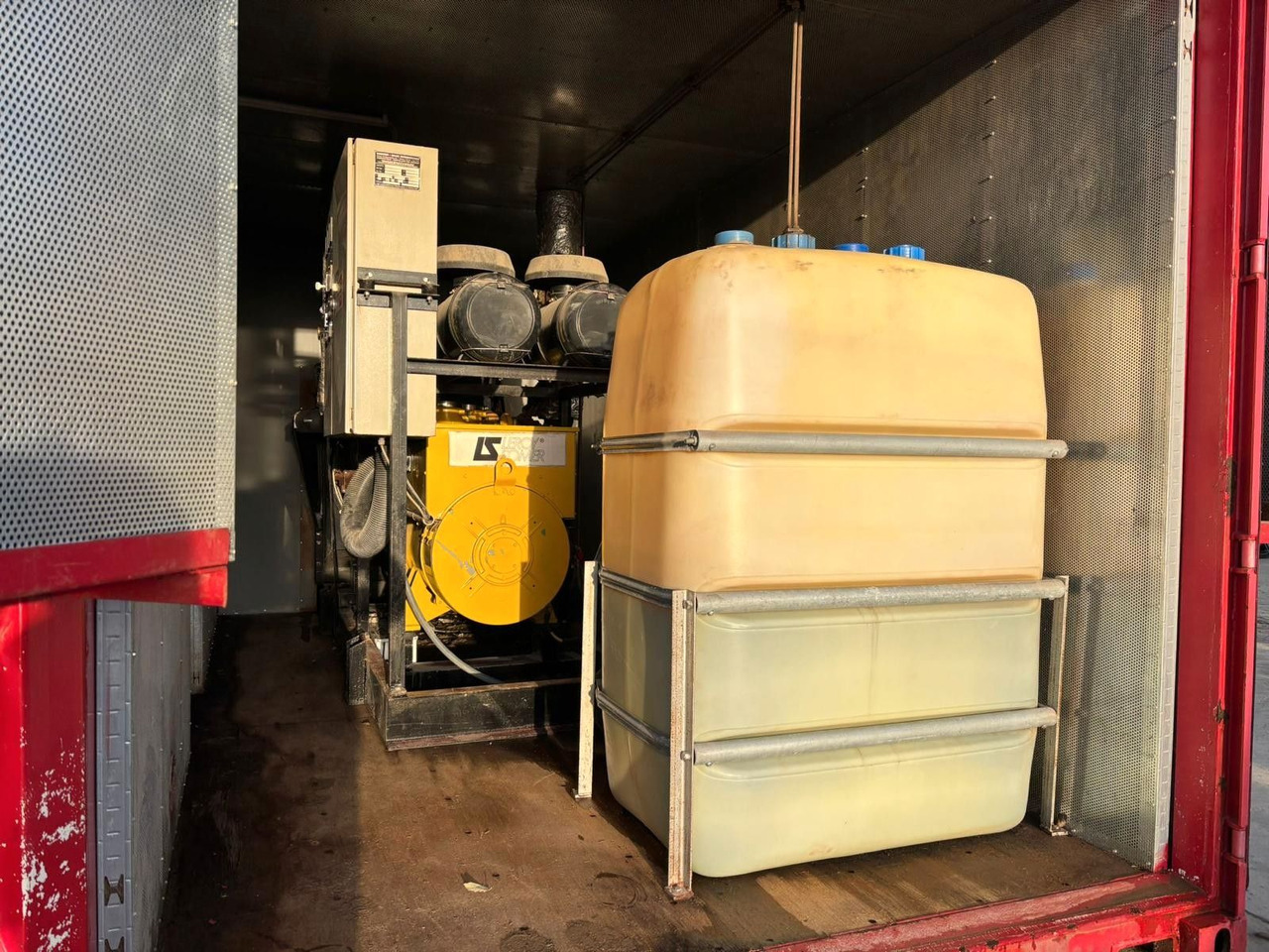 Sommer 400kVa Generator. Motor MAN V8. 370h! - Generador industriale: foto 4 Sommer 400kVa Generator. Motor MAN V8. 370h! - Generador industriale: foto 4