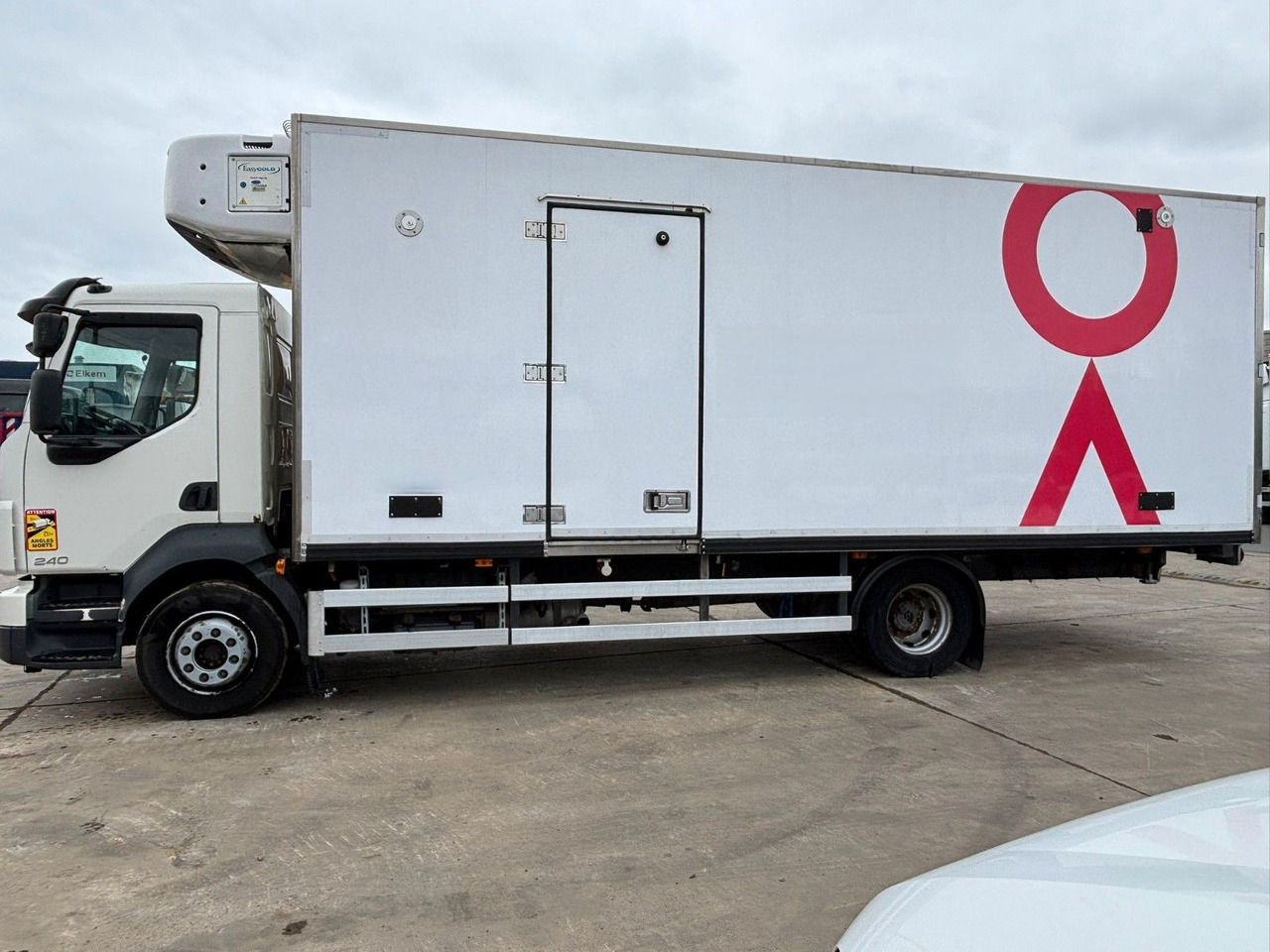 Volvo FL 250. Carrier Supra -20°. EU5. Motor Defekt. - Camión frigorífico: foto 1 Volvo FL 250. Carrier Supra -20°. EU5. Motor Defekt. - Camión frigorífico: foto 1