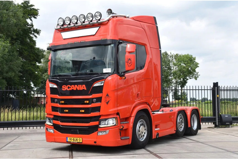 Scania R450 NGS 6x2/4NB - RETARDER - FULL AIR - 748 TKM - LEATHER SEATS - NAVI - 2 x FUEL TANKS - LED LIGHTS - - Cabeza tractora: foto 2 Scania R450 NGS 6x2/4NB - RETARDER - FULL AIR - 748 TKM - LEATHER SEATS - NAVI - 2 x FUEL TANKS - LED LIGHTS - - Cabeza tractora: foto 2