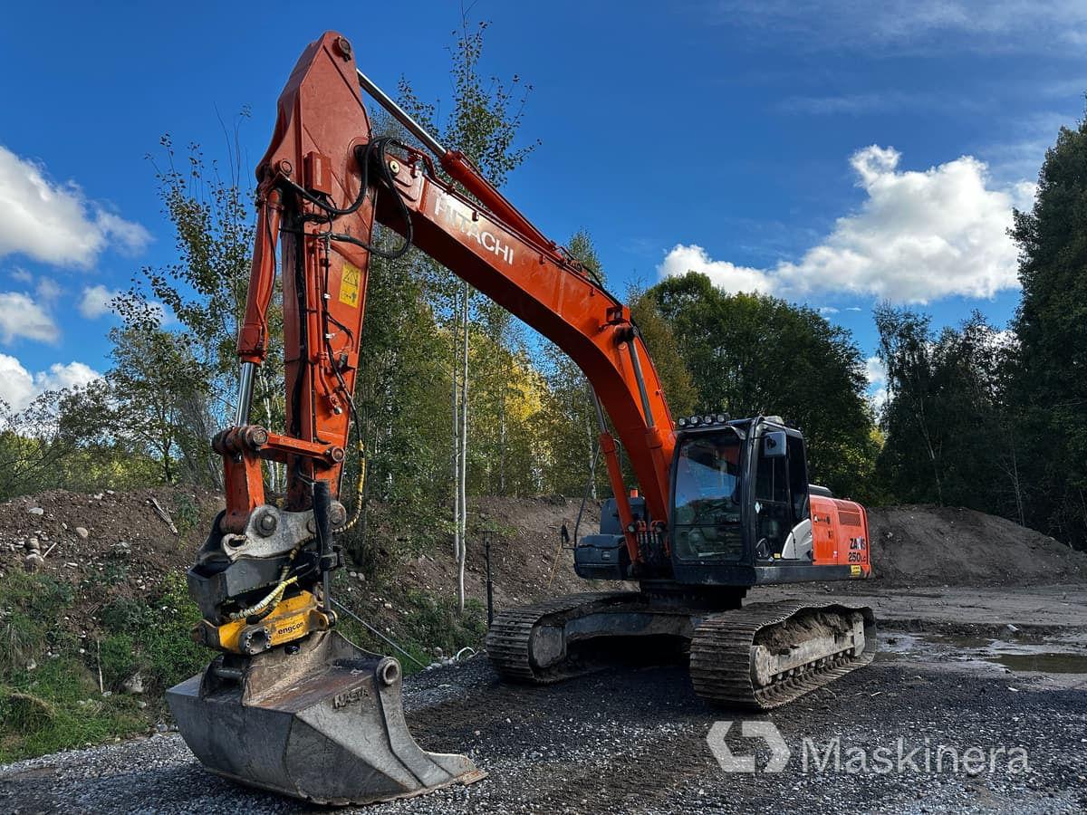 Grävmaskin Hitachi ZX250LC-5B - Excavadora de cadenas: foto 1 Grävmaskin Hitachi ZX250LC-5B - Excavadora de cadenas: foto 1