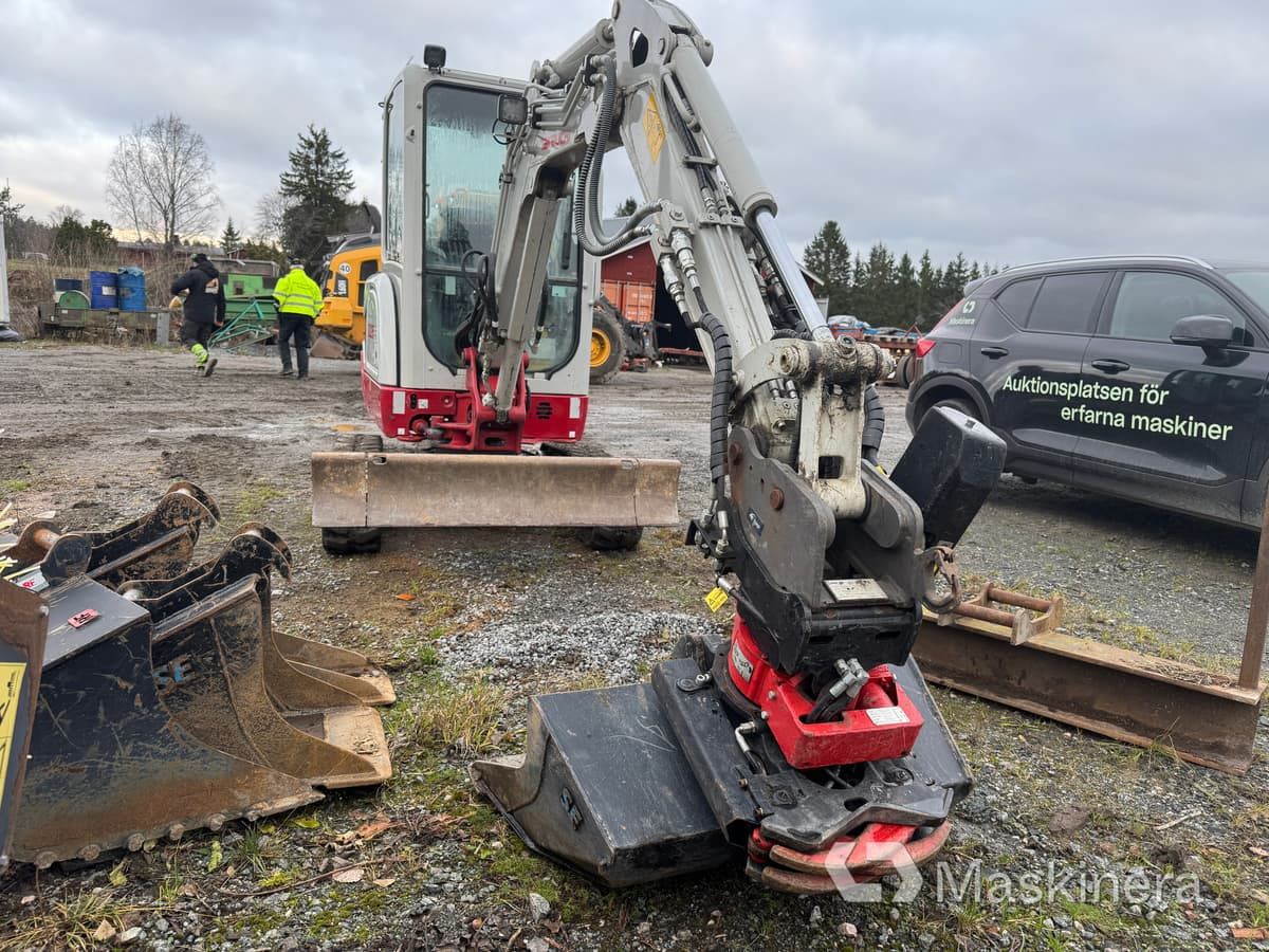 Grävmaskin Takeuchi TB225 - Excavadora de cadenas: foto 2 Grävmaskin Takeuchi TB225 - Excavadora de cadenas: foto 2