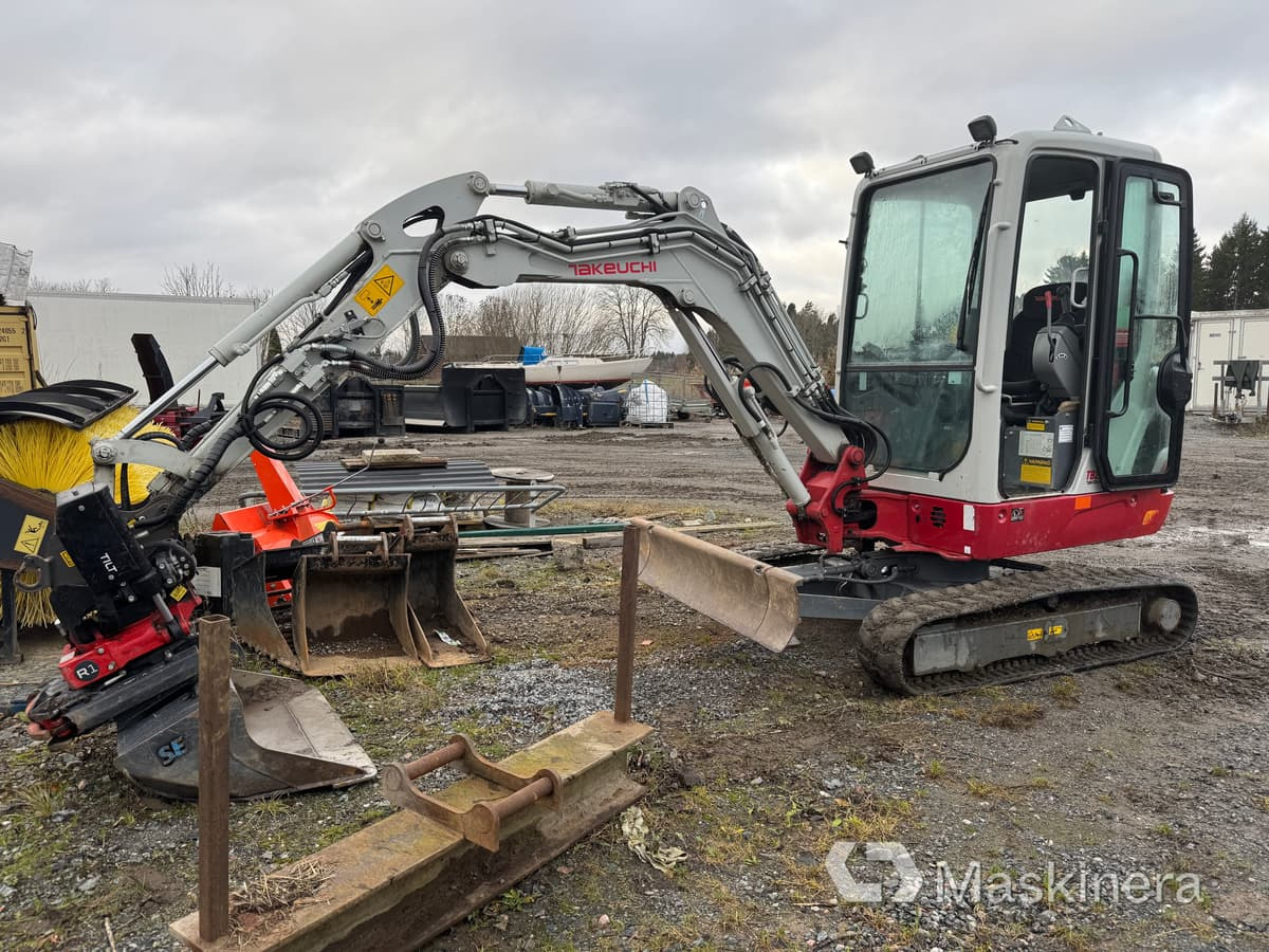 Grävmaskin Takeuchi TB225 - Excavadora de cadenas: foto 1 Grävmaskin Takeuchi TB225 - Excavadora de cadenas: foto 1
