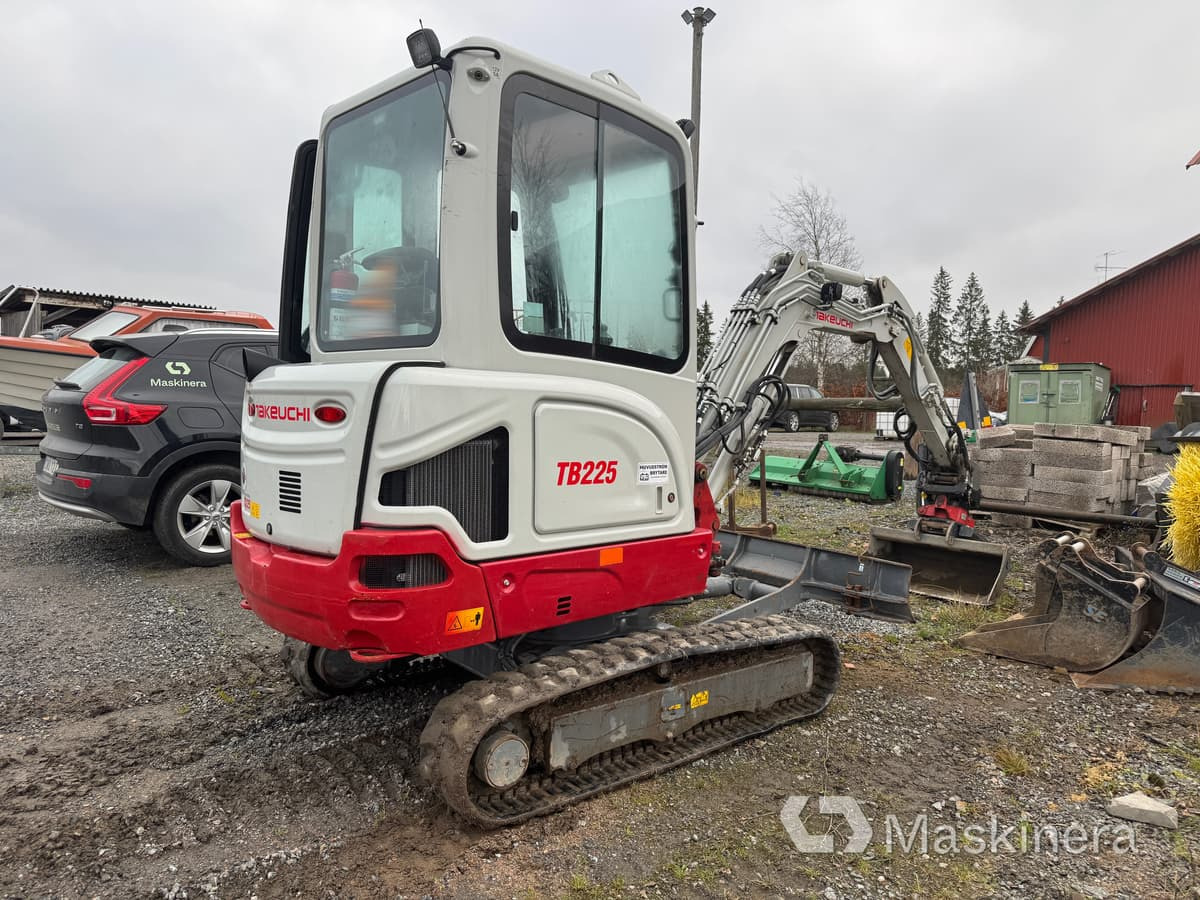 Grävmaskin Takeuchi TB225 - Excavadora de cadenas: foto 4 Grävmaskin Takeuchi TB225 - Excavadora de cadenas: foto 4