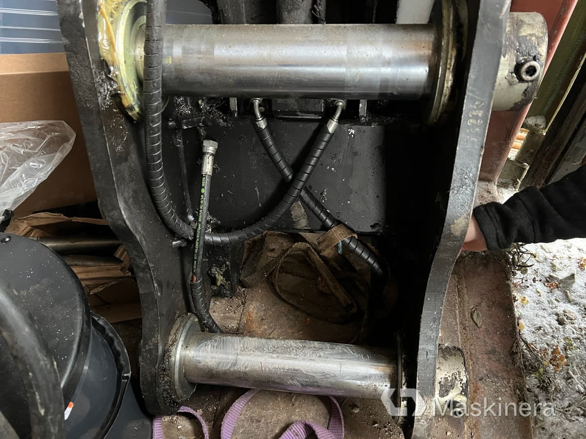 Redskapsfäste B20 Engcon RFS1 - Implemento para Maquinaria de construcción: foto 4 Redskapsfäste B20 Engcon RFS1 - Implemento para Maquinaria de construcción: foto 4