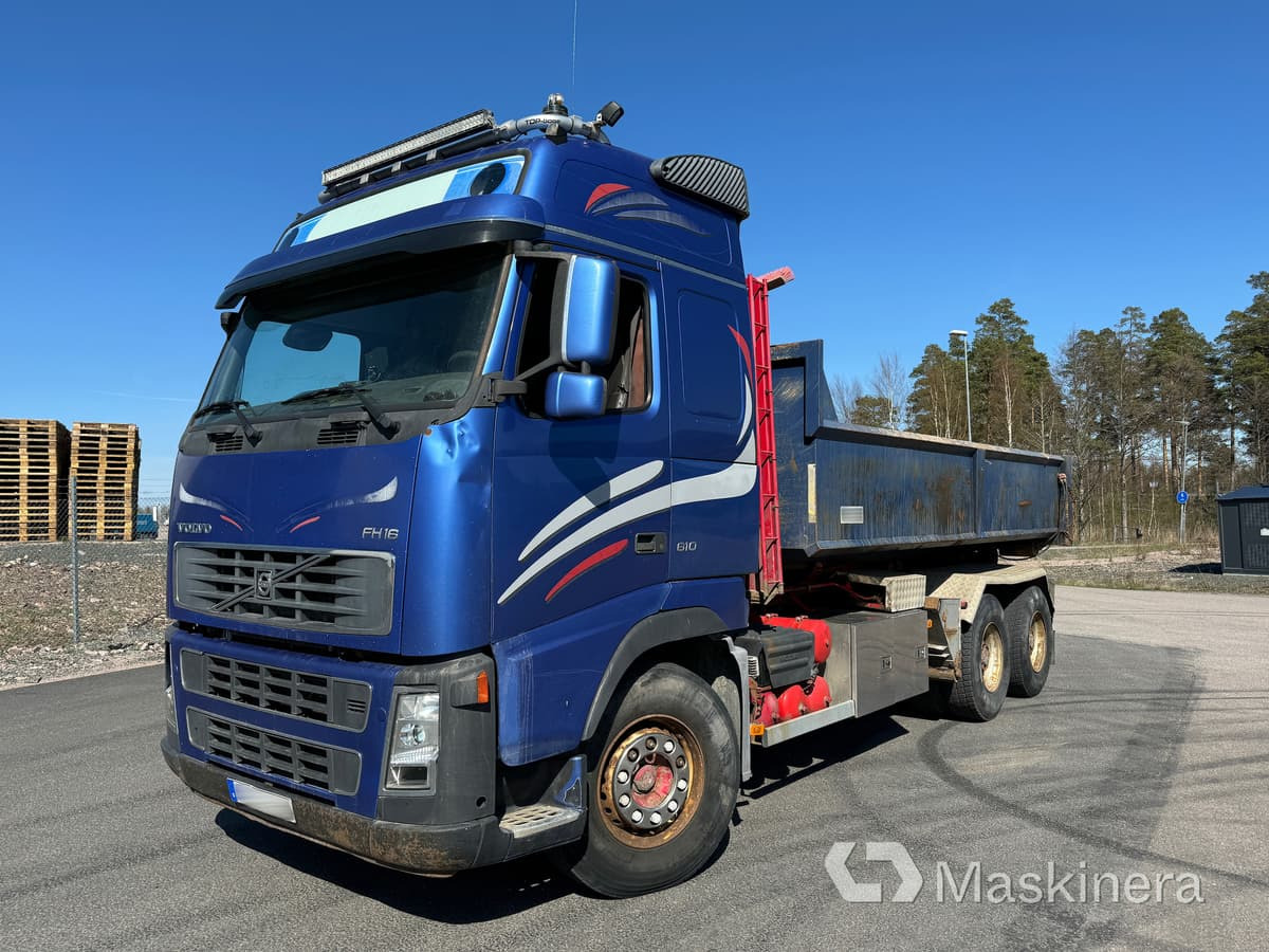 Lastväxlare Volvo FH16 tandemdrift - Camión multibasculante: foto 1 Lastväxlare Volvo FH16 tandemdrift - Camión multibasculante: foto 1