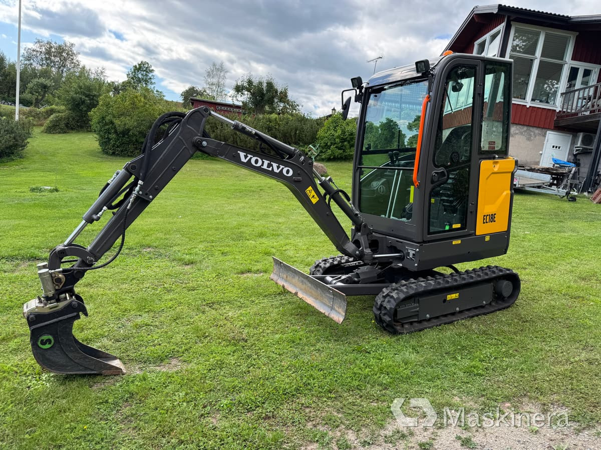 Minigrävare Volvo EC18R Minigrävare Volvo EC18E med trailer - Excavadora de cadenas: foto 1 Minigrävare Volvo EC18R Minigrävare Volvo EC18E med trailer - Excavadora de cadenas: foto 1