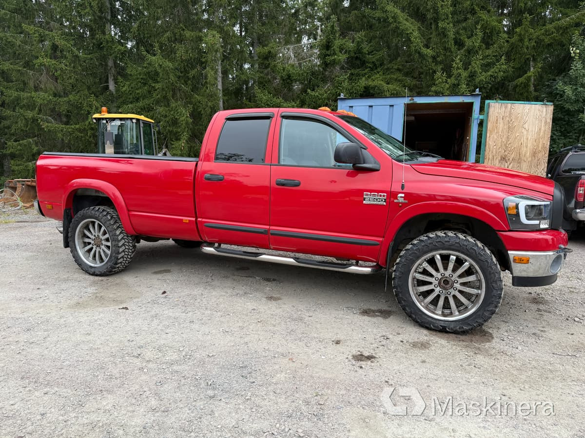 Pickup Dodge Ram 2500 4X4 - Furgón: foto 2 Pickup Dodge Ram 2500 4X4 - Furgón: foto 2