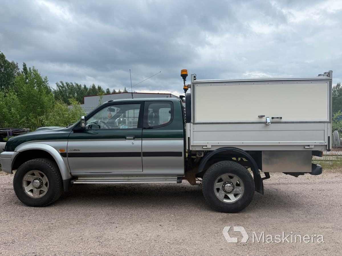 Pickup med skåp Mitsubishi L200 Club Cab 2.5 4x4 - Furgoneta pequeña: foto 2 Pickup med skåp Mitsubishi L200 Club Cab 2.5 4x4 - Furgoneta pequeña: foto 2