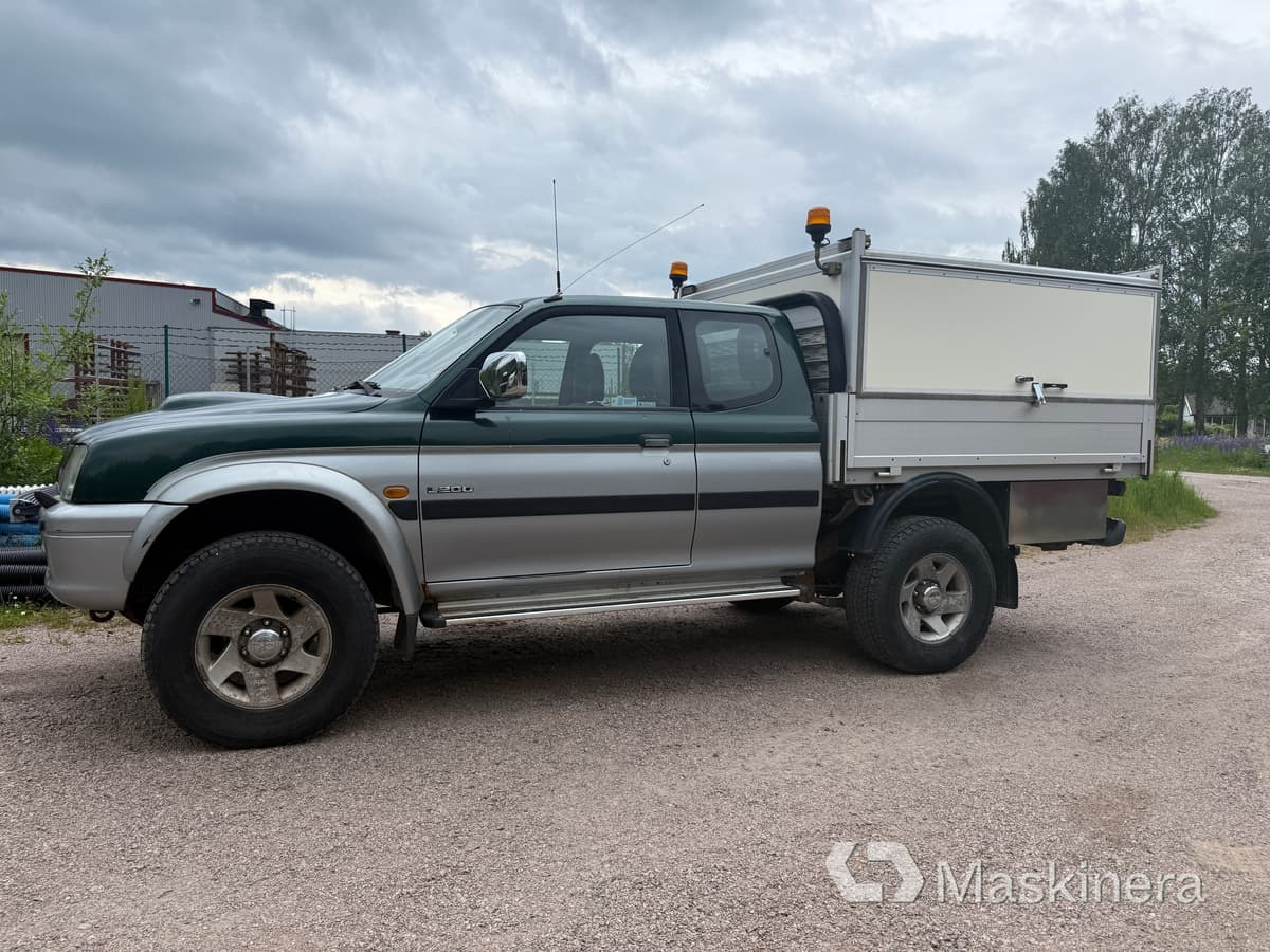 Pickup med skåp Mitsubishi L200 Club Cab 2.5 4x4 - Furgoneta pequeña: foto 1 Pickup med skåp Mitsubishi L200 Club Cab 2.5 4x4 - Furgoneta pequeña: foto 1
