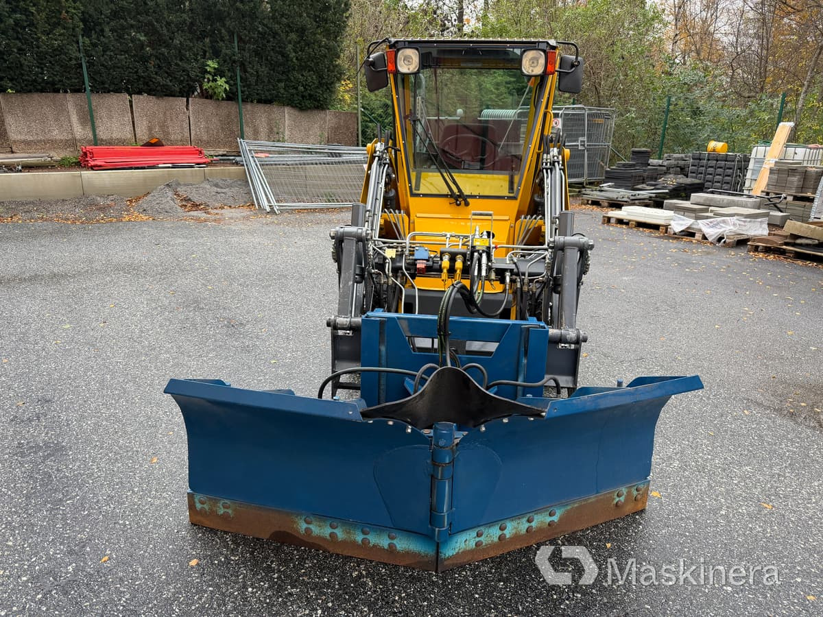 Redskapsbärare Wille 345 med snöutrustning - Máquina quitanieve: foto 2 Redskapsbärare Wille 345 med snöutrustning - Máquina quitanieve: foto 2