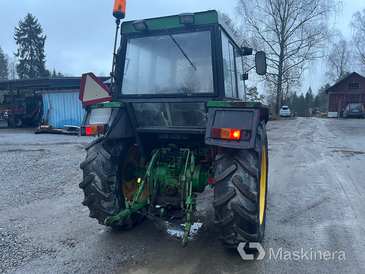Traktor John Deere 2130 - Tractor: foto 5 Traktor John Deere 2130 - Tractor: foto 5