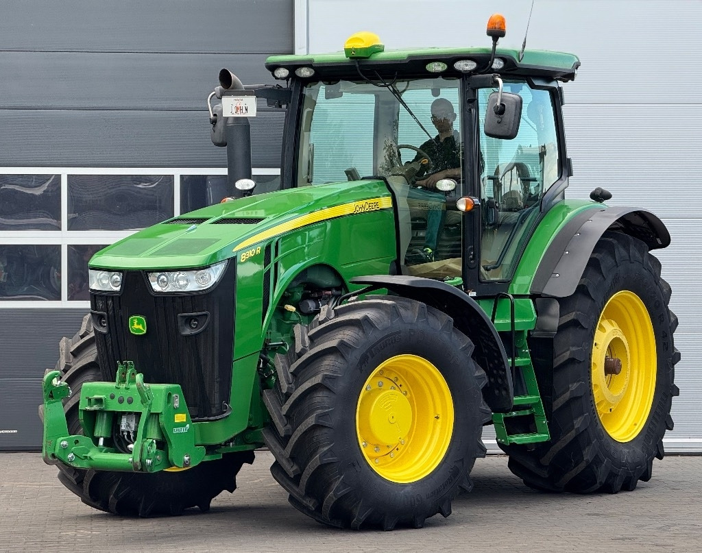 John Deere 8310 R - Tractor: foto 2 John Deere 8310 R - Tractor: foto 2