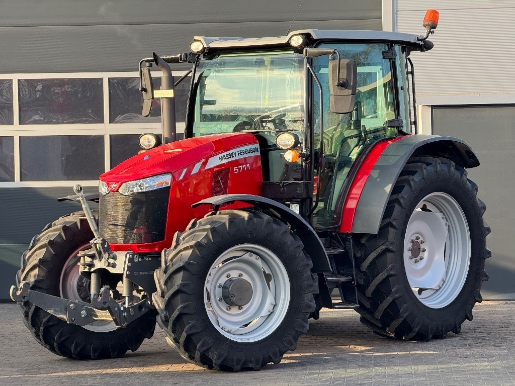Massey Ferguson 5711 - Tractor: foto 4 Massey Ferguson 5711 - Tractor: foto 4