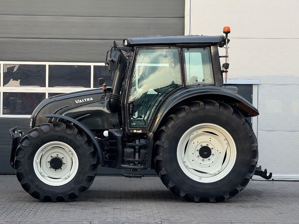 Valtra N 122 V - Tractor: foto 5 Valtra N 122 V - Tractor: foto 5