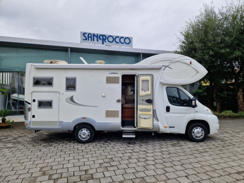 Laika X 710 - Autocaravana capuchina: foto 2 Laika X 710 - Autocaravana capuchina: foto 2