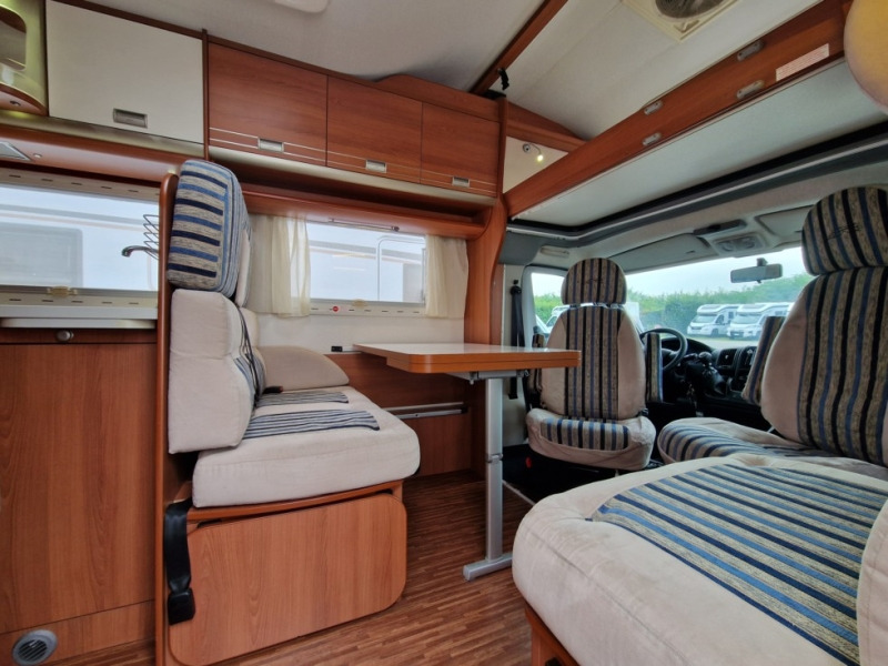 Laika X 710 - Autocaravana capuchina: foto 4 Laika X 710 - Autocaravana capuchina: foto 4