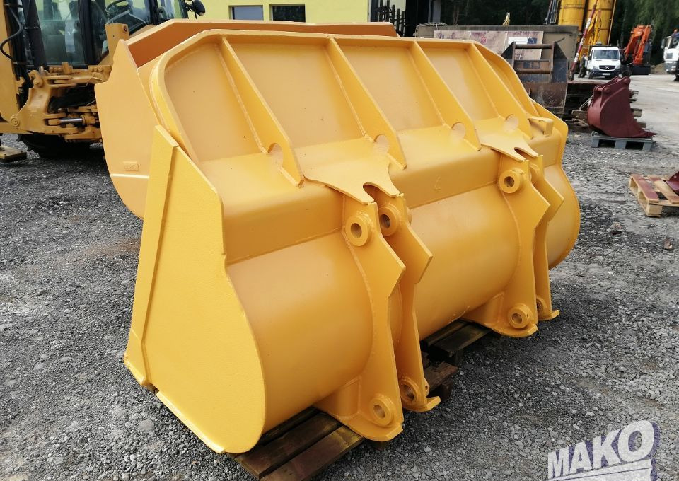 Łyżka 215cm do ładowarki 2m³ - Implemento para Maquinaria de construcción: foto 2 Łyżka 215cm do ładowarki 2m³ - Implemento para Maquinaria de construcción: foto 2