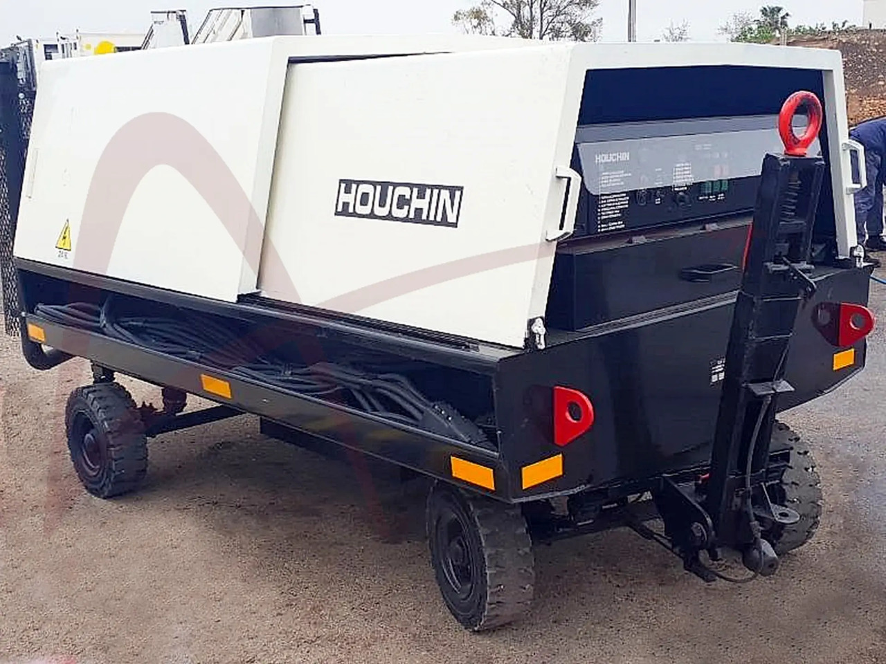 HOUCHIN 690 - Unidad de potencia en tierra: foto 1 HOUCHIN 690 - Unidad de potencia en tierra: foto 1