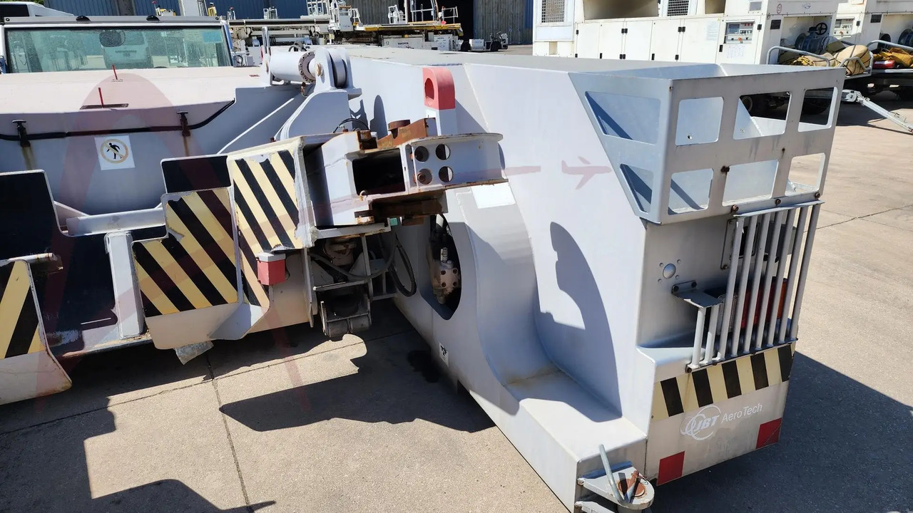 JBT AEROTECH EXPEDITER 400 - Remolcador de aviones: foto 4 JBT AEROTECH EXPEDITER 400 - Remolcador de aviones: foto 4