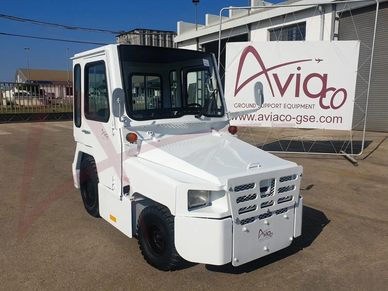 NISSAN FV02 - Tractor de equipaje: foto 4 NISSAN FV02 - Tractor de equipaje: foto 4
