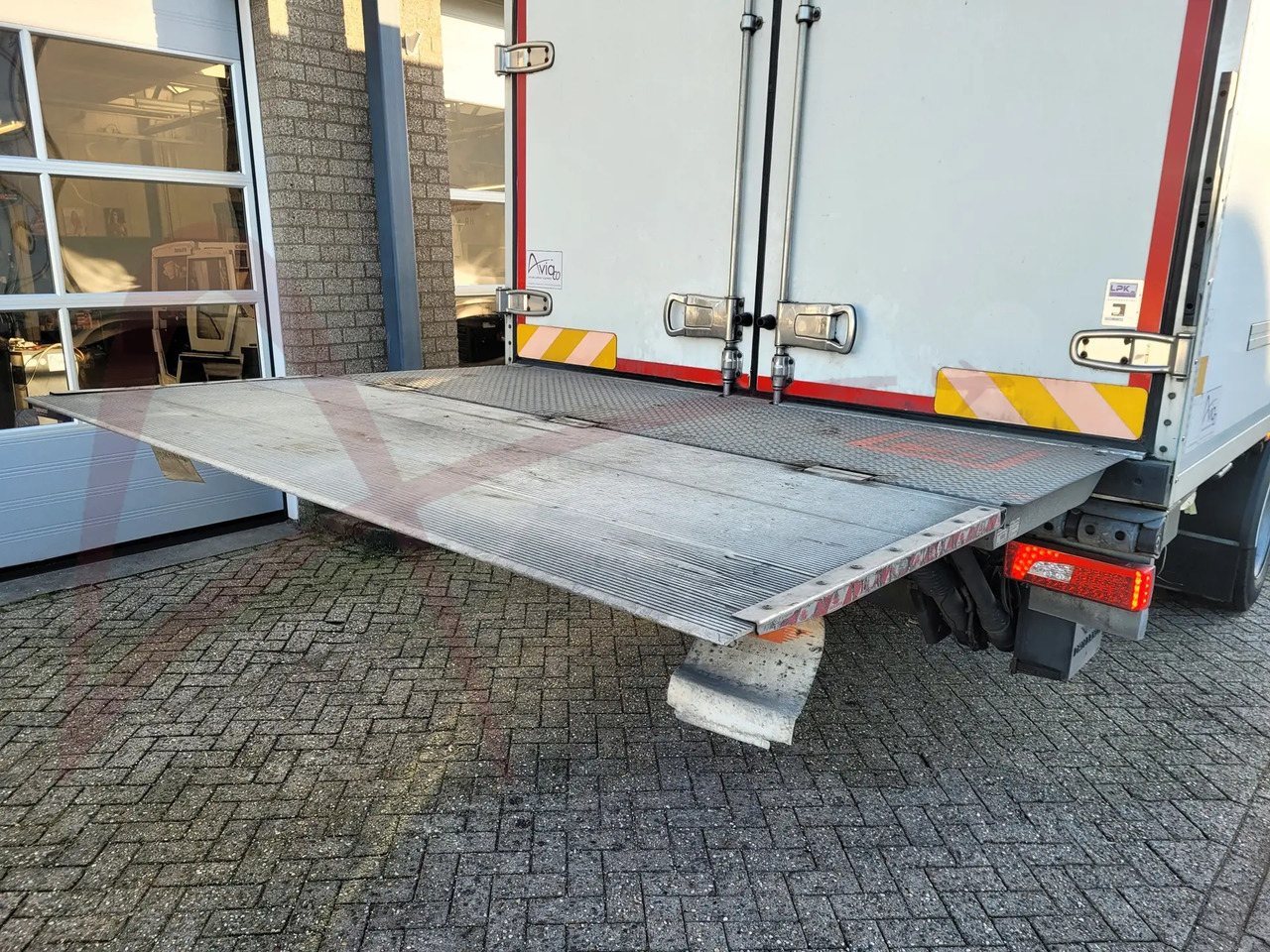 SCANIA P250 - Camión caja cerrada: foto 4 SCANIA P250 - Camión caja cerrada: foto 4