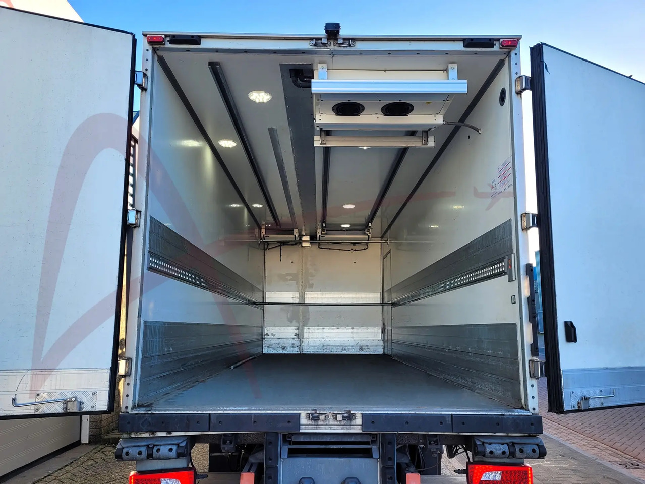 SCANIA SCANIA P250 - Camión frigorífico: foto 3 SCANIA SCANIA P250 - Camión frigorífico: foto 3